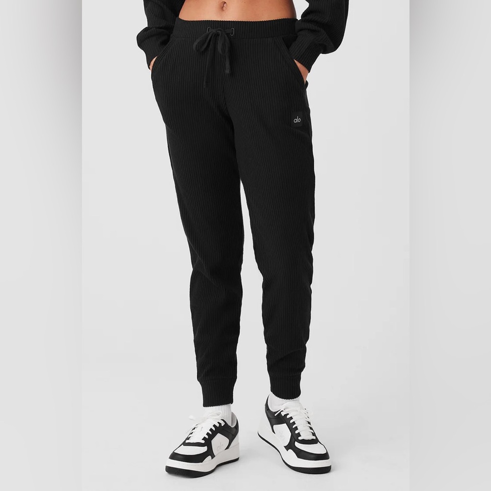 Alo yoga muse sweatpants